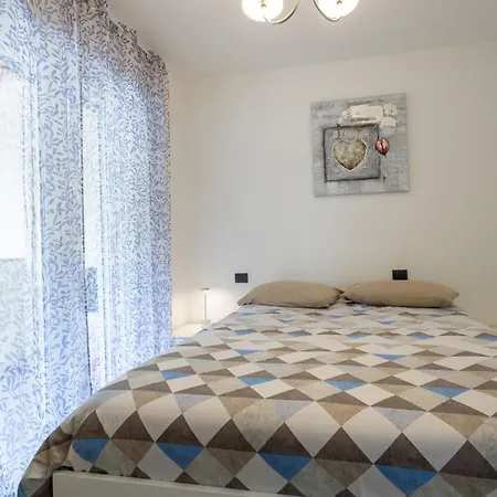 D By Interhome Traona